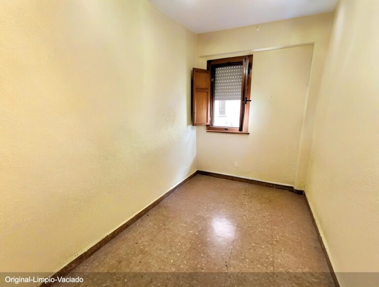 Vivienda económica de 3 dormitorios con balcón y orientación Este